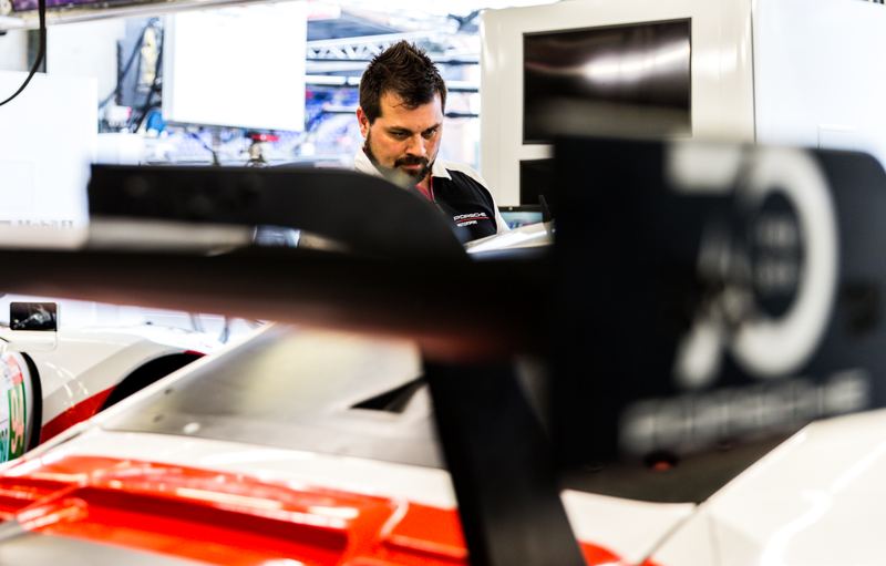 Illustration for article titled Your Spectacular On-The-Ground Thursday Le Mans Photo Gallery Is Here